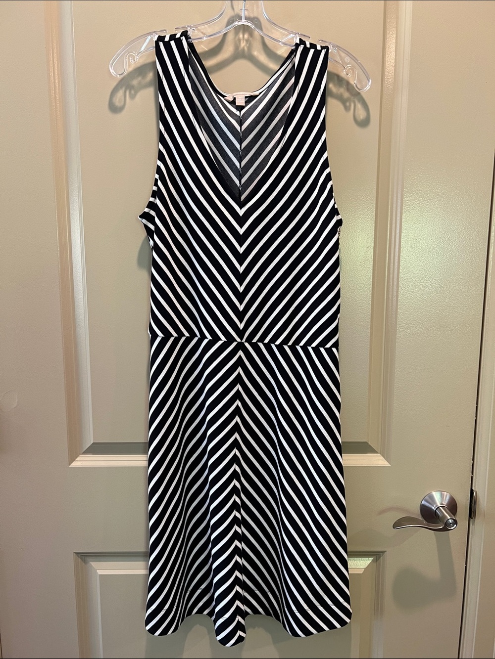 Banana Republic Factory Black & White Chevron Midi Dress